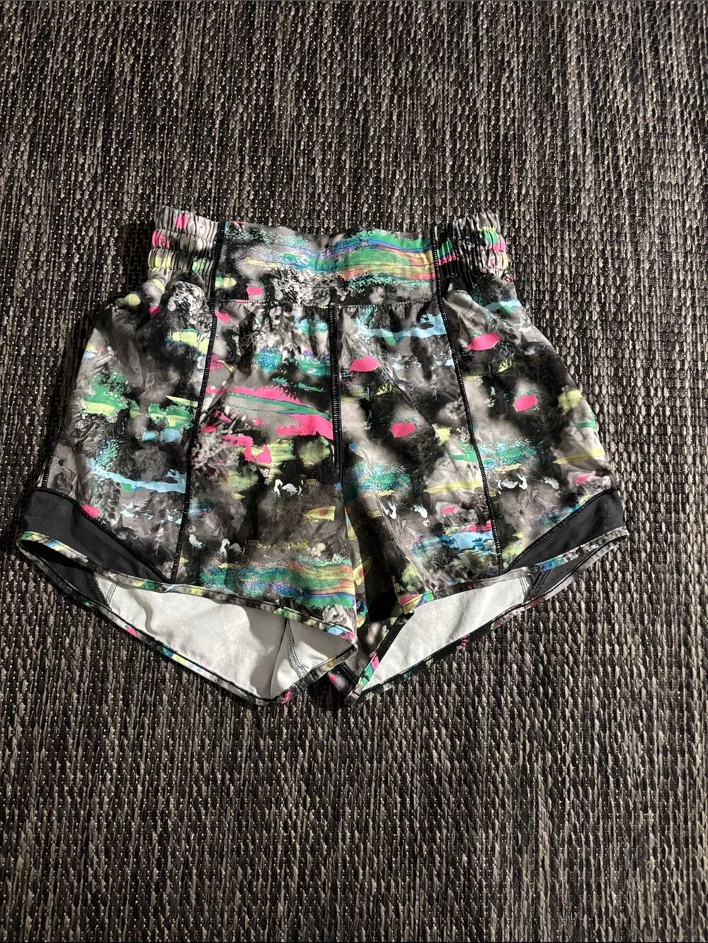 Lululemon Hotty Hot High Rise Lined Short 4" Swift Paint Drift Runner Size 2